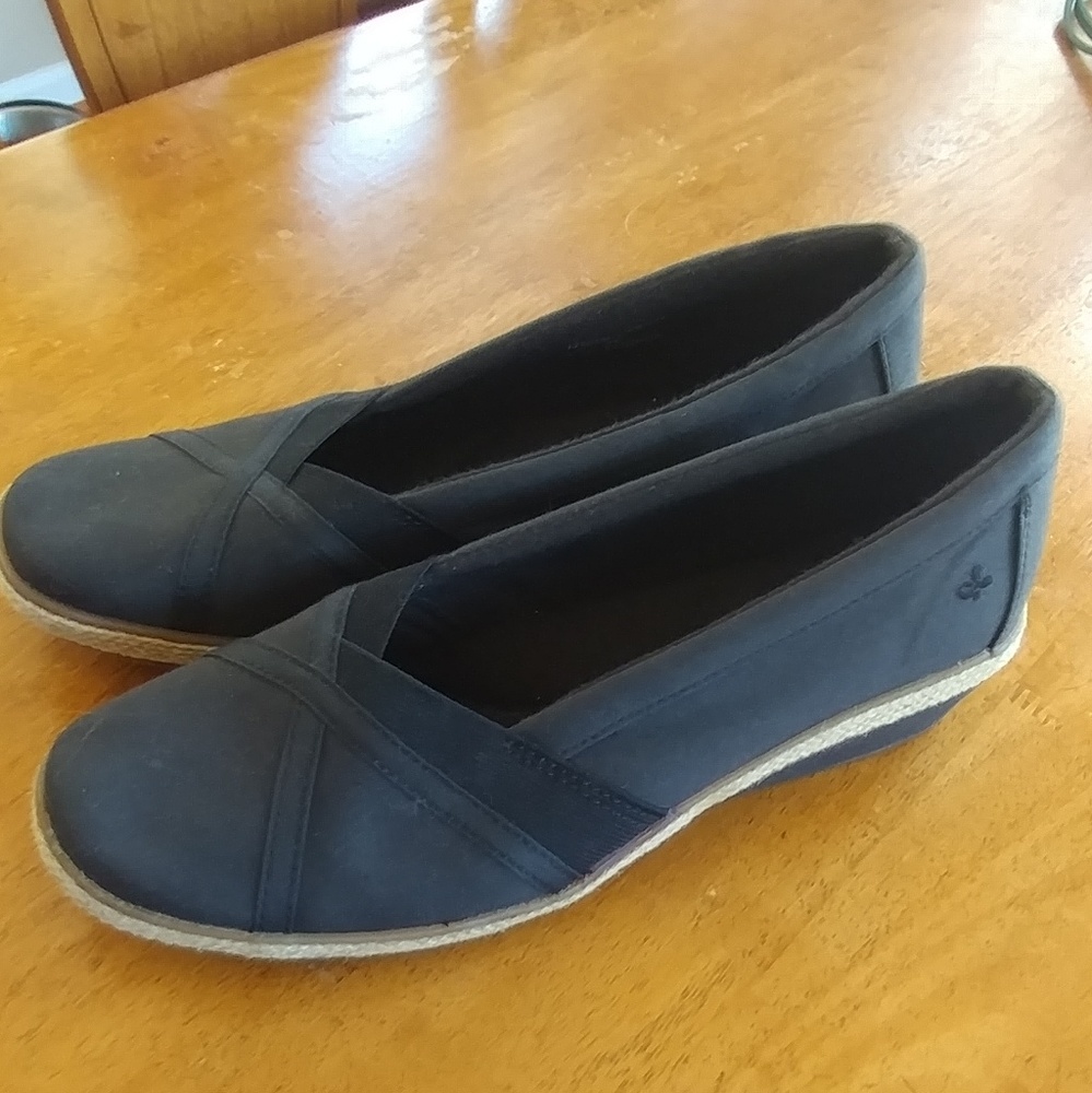 Black canvas,  grasshoppers brand
